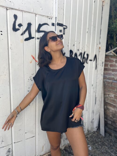 REMERA TOLEDO NEGRA - ESCOTE REDONDO