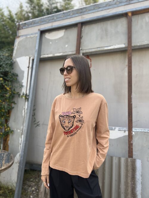 REMERA POTENTIAL - BEIGE