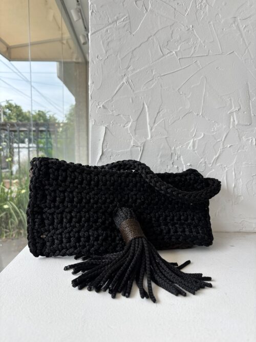 CARTERA NEGRA CON FLECOS
